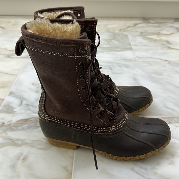 L.L. Bean Shearling Lined Bean Boots - Picture 2 of 7